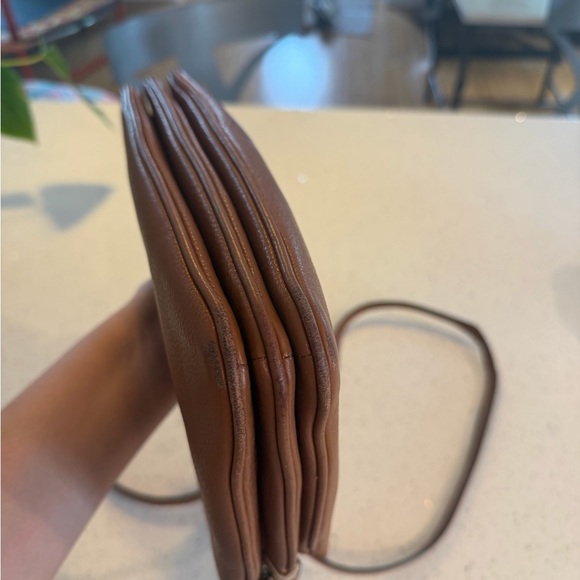 Kate Spade Leila Triple Gusset Crossbody bag. - Picture 13 of 17